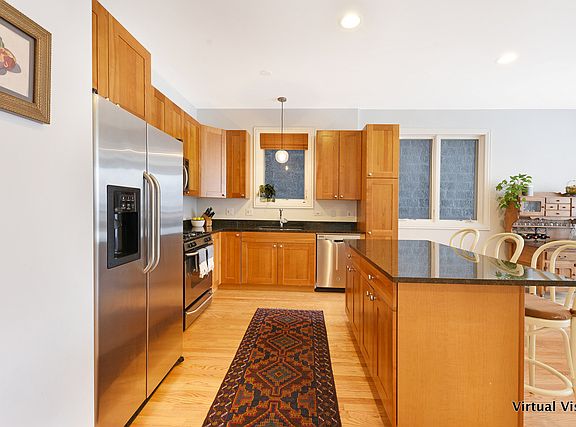 5th image of 1022 N Paulina St APT 1