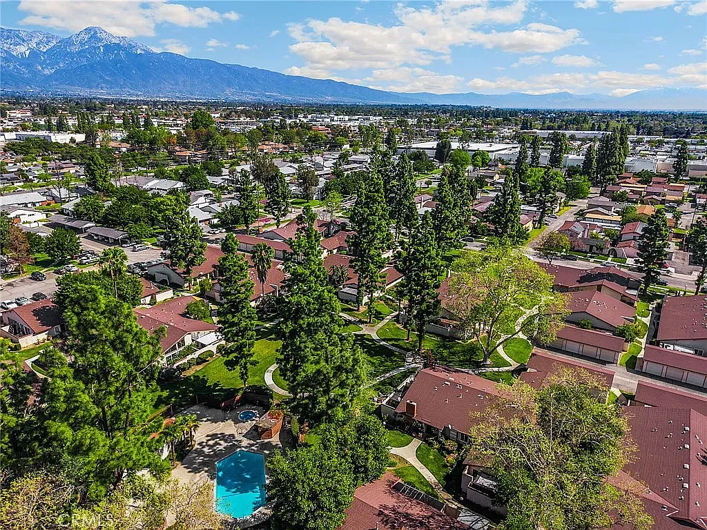 Arial view of the pool and jacuzzi which is included for your use. - 1444 Maxwell Ln