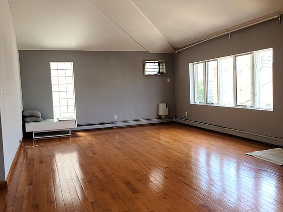 2nd image of 2839 Ford St #3