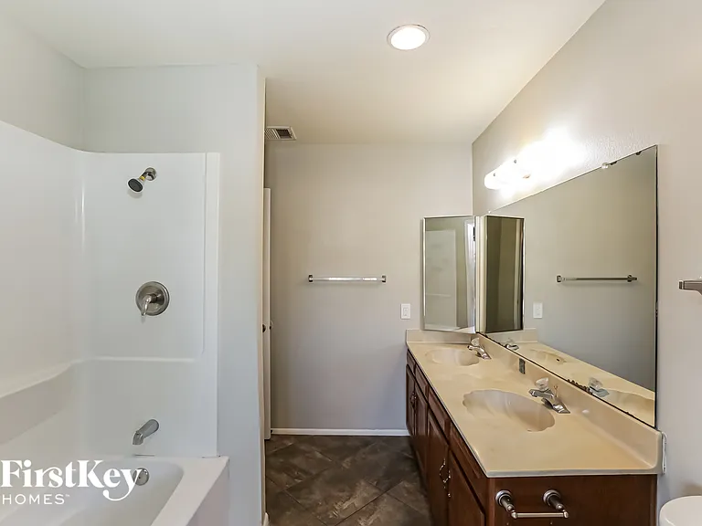 4656 W Townley Ave — Photo 10