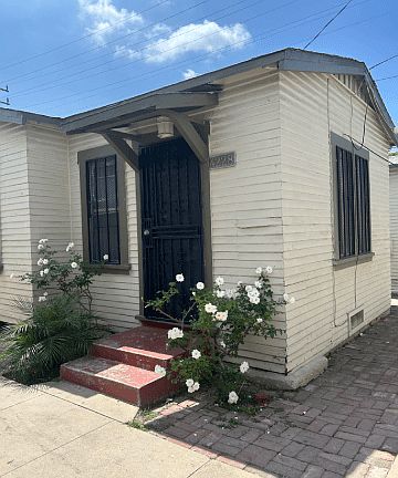 2nd image of 4214-4240 S Hoover St #4236