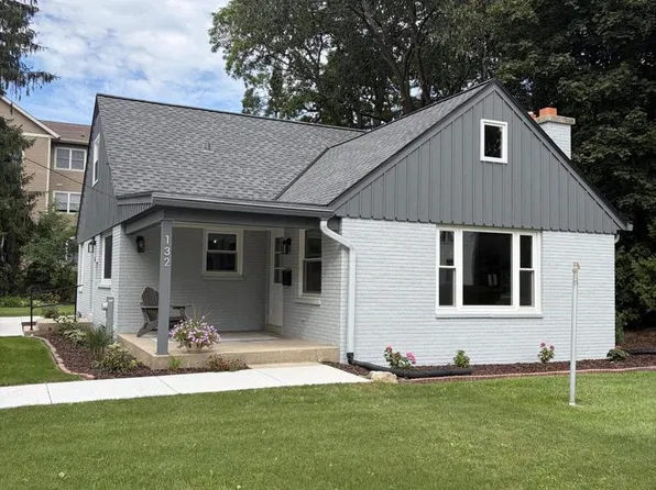 132 Riverview DRIVE, Thiensville, WI 53092