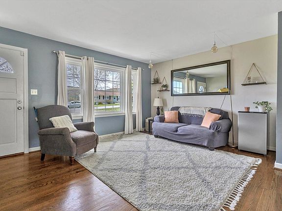 4th image of 322 Orchard Dr