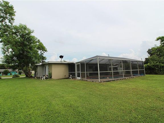 3rd image of 2535 Conway Blvd