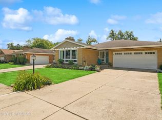 4 Scotdale Rd, La Grange Park, IL 60526