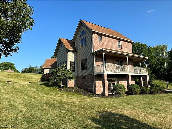 3rd image of 110 Lexington Dr