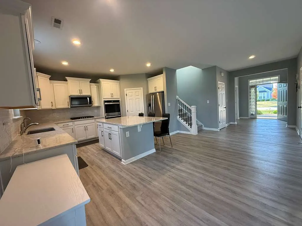 4 bed, 2.5 bath, 2922 sqft, $3,400 — Photo 4