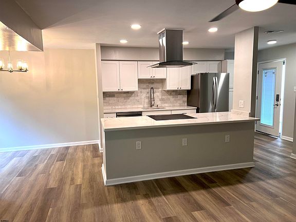 2nd image of 21 Country Magnolia Ln #21