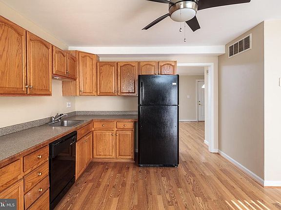 3rd image of 1494 Harford Square Dr