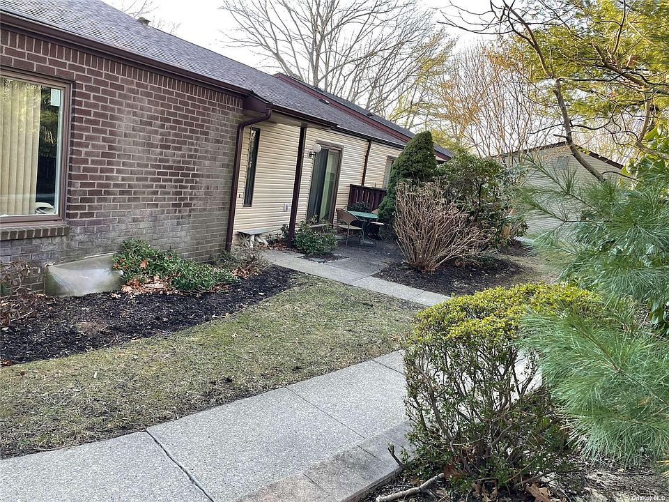 1st image of 356 Woodland Ct #356
