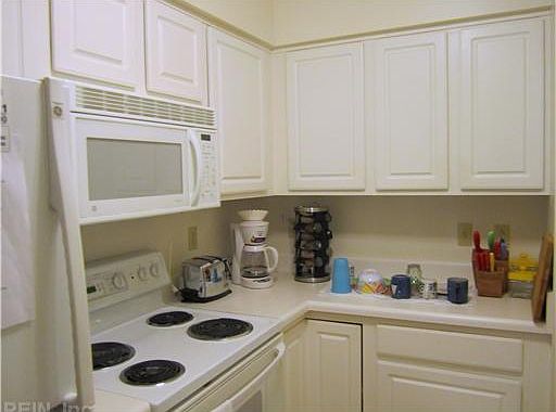 5th image of 985 Fleet Dr APT 269