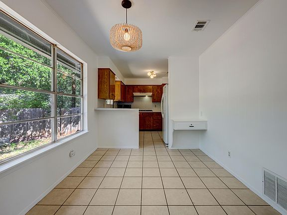 4th image of 8404 Grayledge Dr
