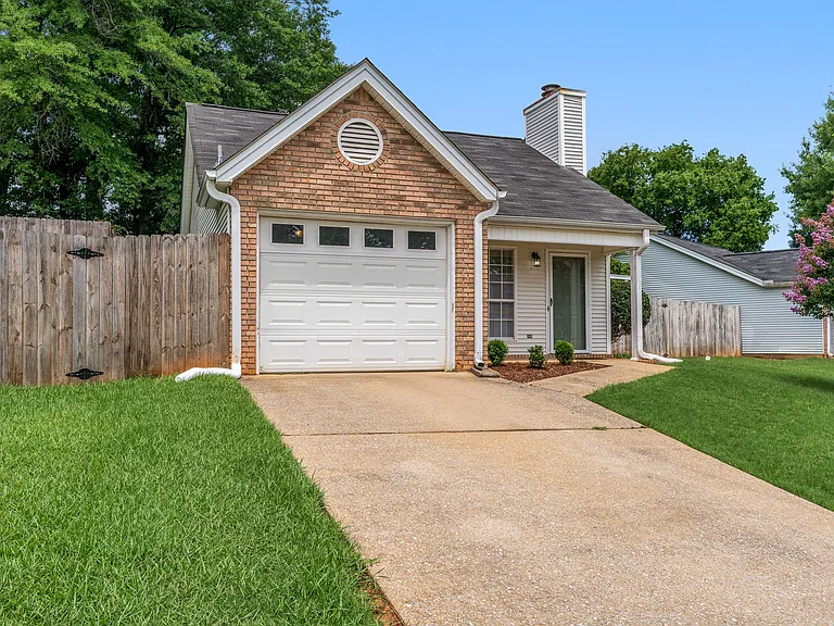 2445 Meadowlark Ln — Photo 3