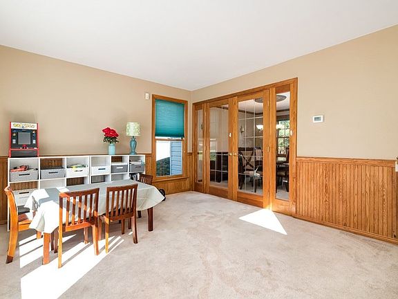 3rd image of 601 Highland Ct