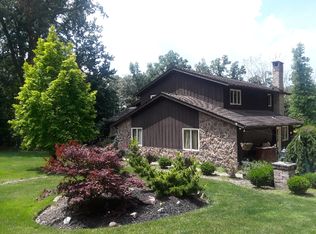 18908 Highpoint Rd, Chagrin Falls, OH 44023