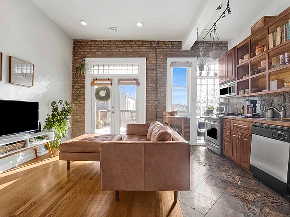 3rd image of 3107 W George St APT 3