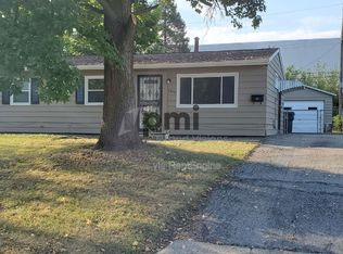 2913 E Cardinal Dr, Decatur, IL 62526