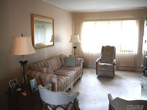 4th image of 654 Carlyle Ave