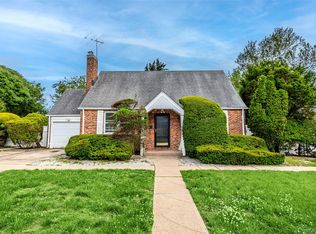 674 Henry St, Uniondale, NY 11553