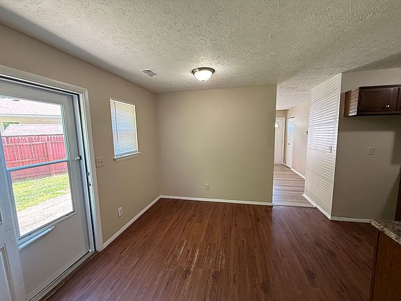 4th image of 159 Hedgewood Ct