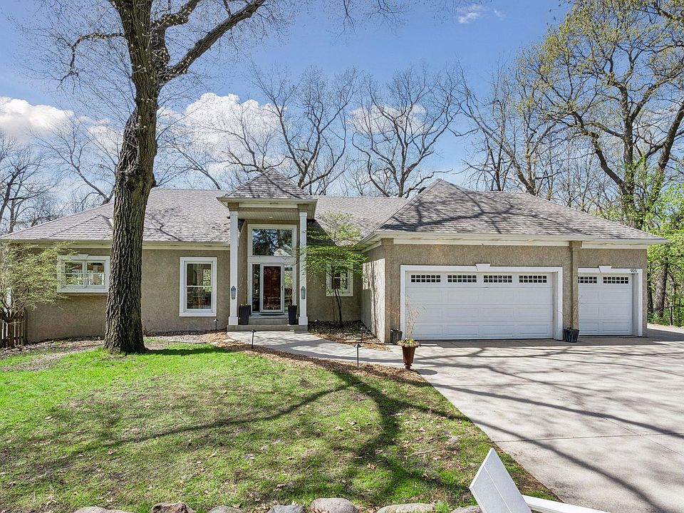1st image of 925 Queensland Ln N