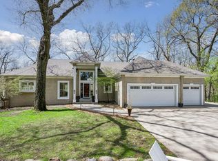 925 Queensland Ln N, Plymouth, MN 55447