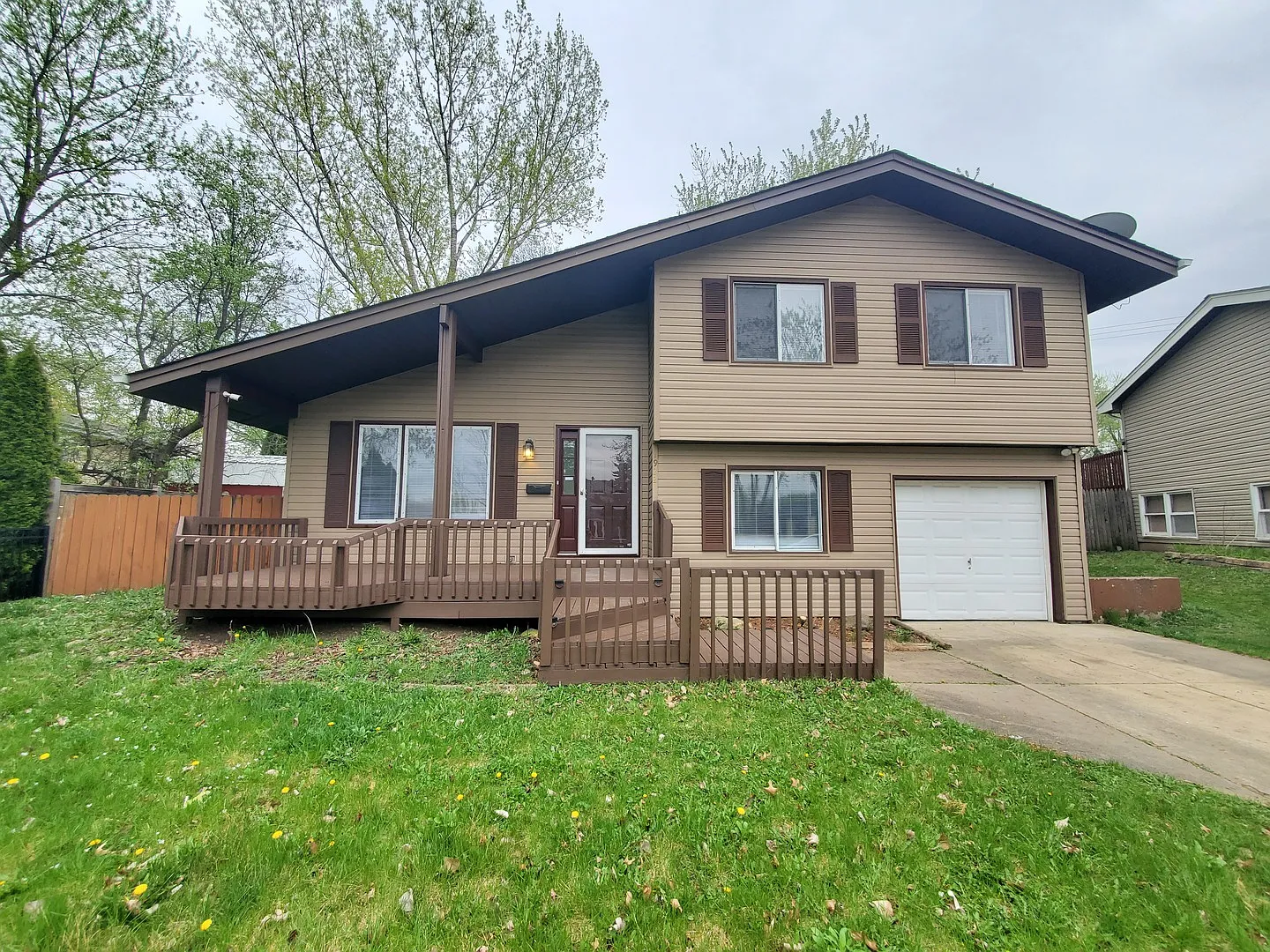 1922 Ashwood Ln photo 1