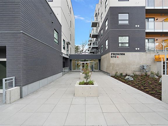 4th image of 1102 Esquimalt Rd #203