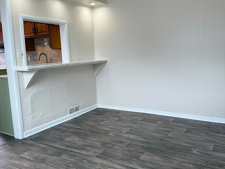 2451 W Jackson Blvd — Photo 8