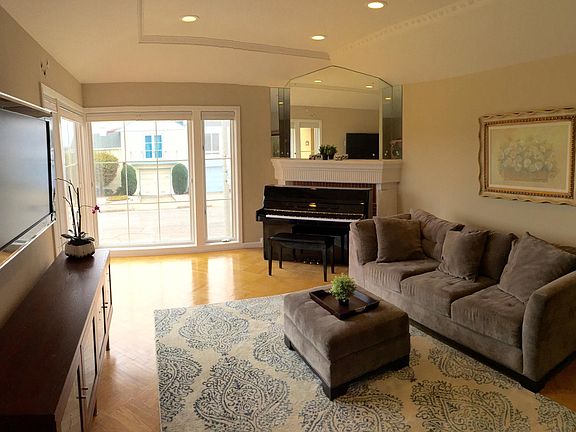 4th image of 96 Meadowbrook Dr