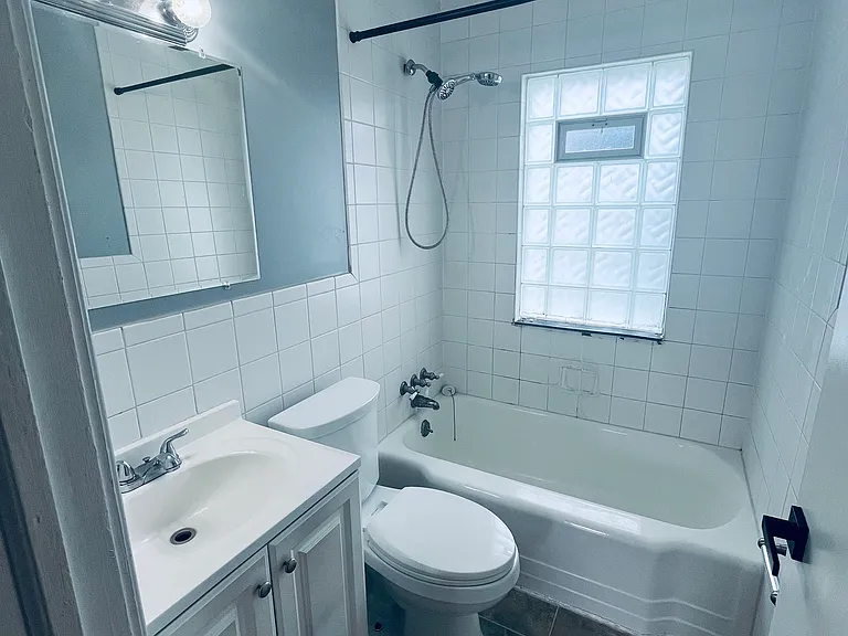 6758 Republic Ave — Photo 10