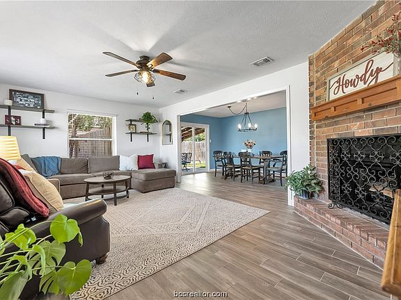 4th image of 4402 Meadowbrook Dr