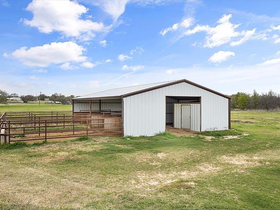 3rd image of 500 Tolar Cemetery Rd