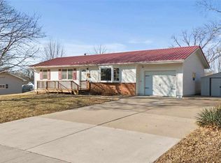 825 7th St, Kalona, IA 52247