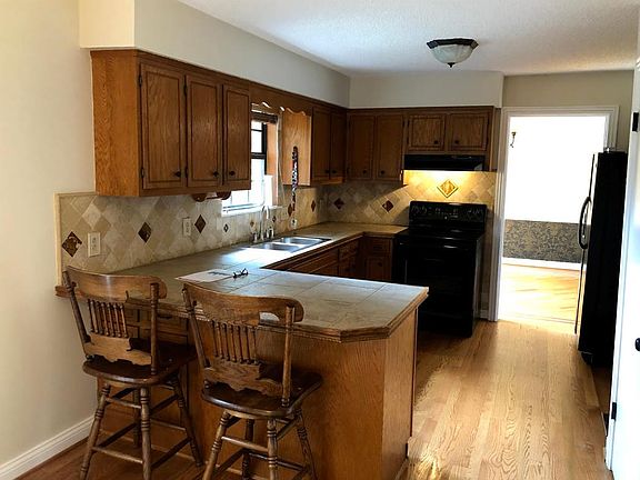 3rd image of 2412 Ravine Dr