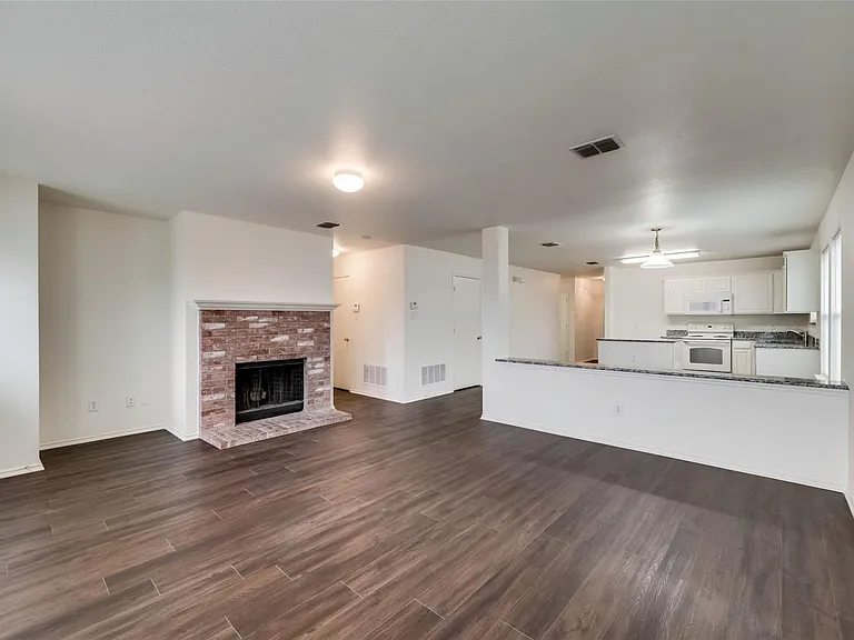 2946 Midbury Dr — Photo 8