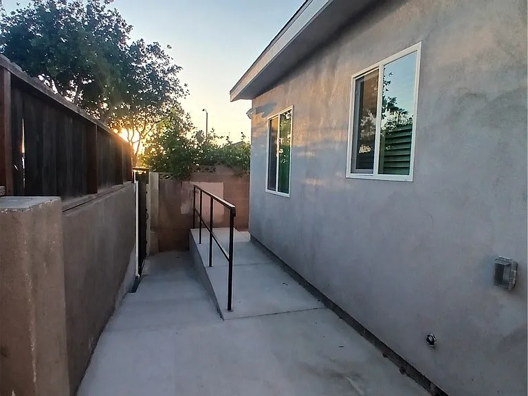 1133 N Earl Pl #B — Photo 3