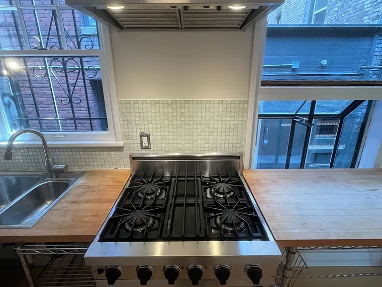 2182 NW Hoyt St #8 — Photo 9