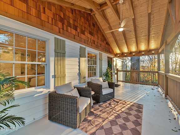 5th image of 300 Larry Cir