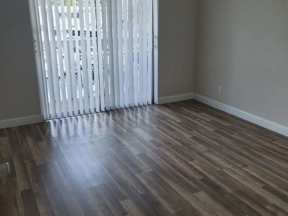 4th image of 811 SE 22nd Ave #8