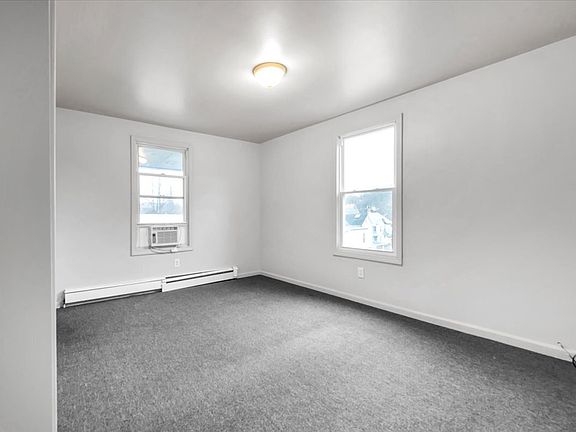3rd image of 13-15 Greenwoods Ave #4
