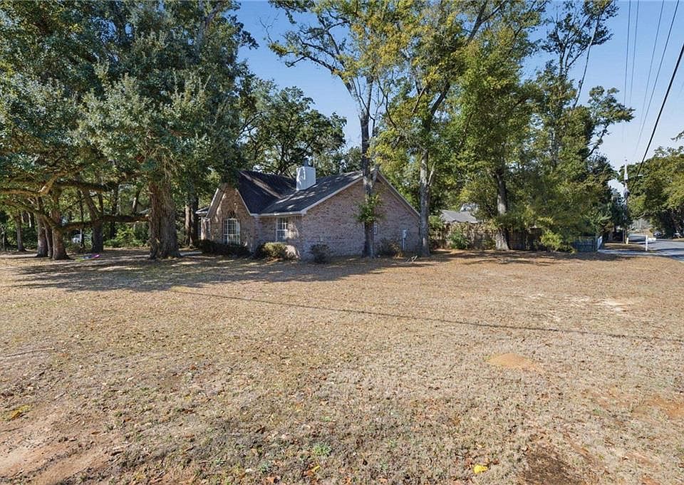 1st image of 502 3rd St