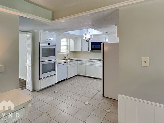 5th image of 15110 Gladebrook Dr