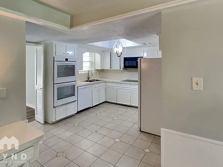 15110 Gladebrook Dr — Photo 6