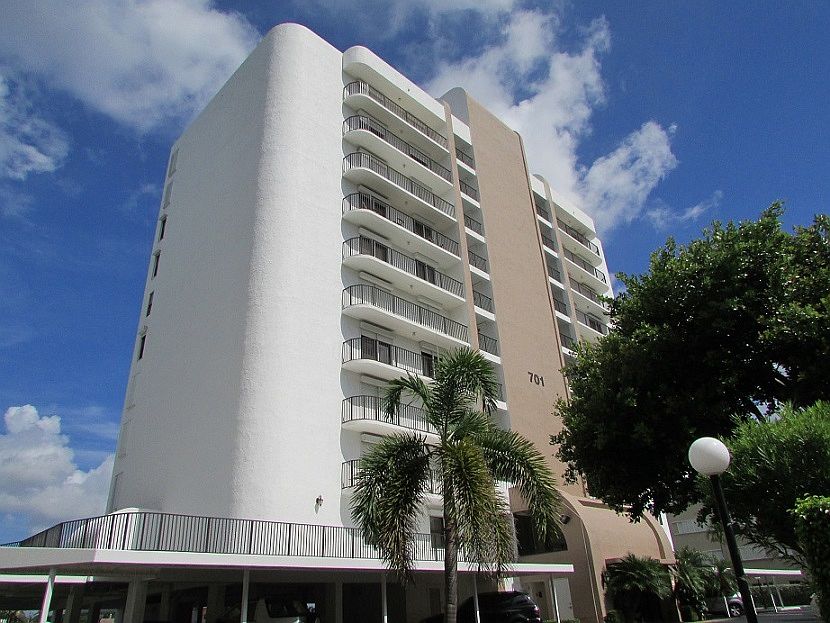 1st image of 701 N Riverside Dr APT 401