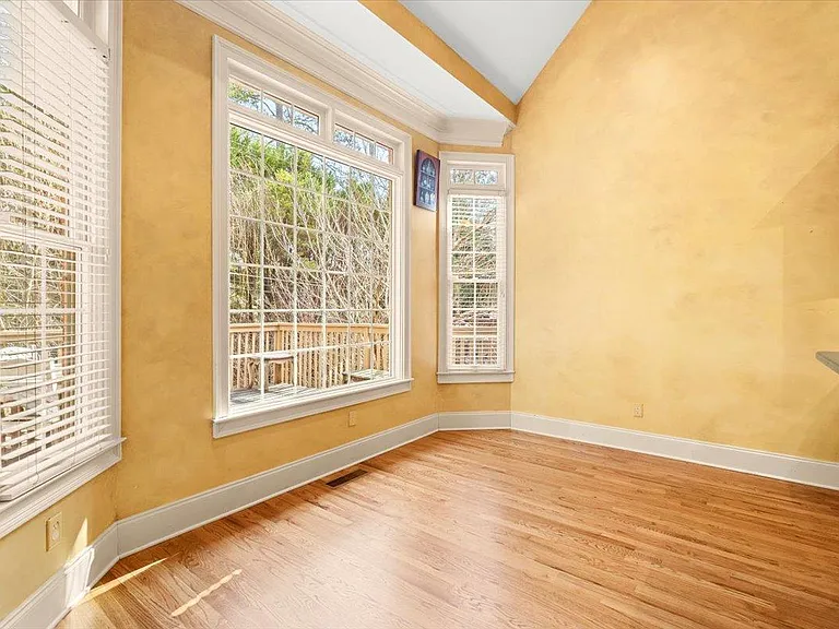 875 Wescott Ln — Photo 31