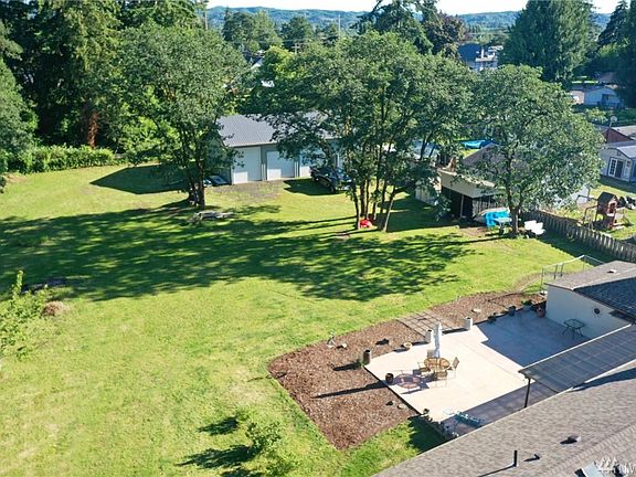 5th image of 405 Oakhurst Dr