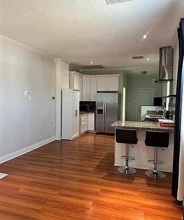 4th image of 1009 Belleville St