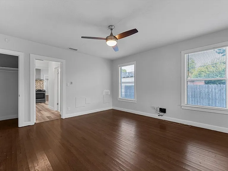 1119 Clinton St — Photo 25