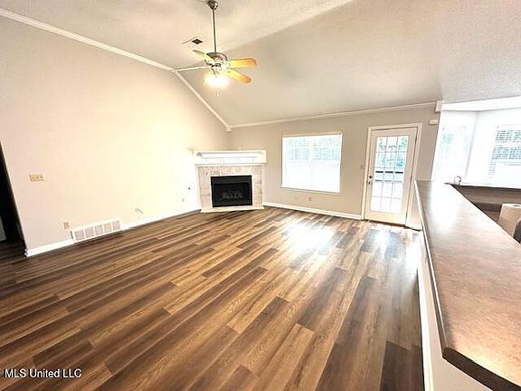 2nd image of 2539 Greencliff Dr